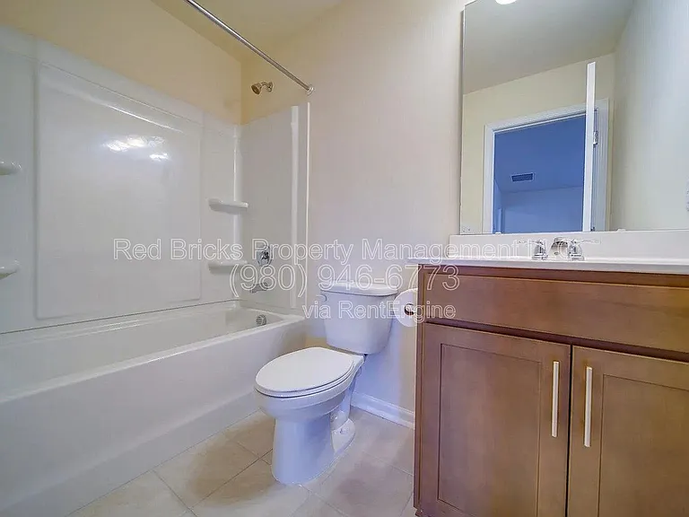 7015 Thornrose Dr — Photo 23