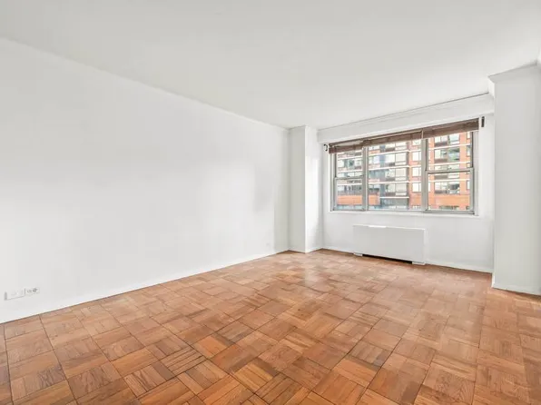 300 East 40th Street 7P image 2 of 12