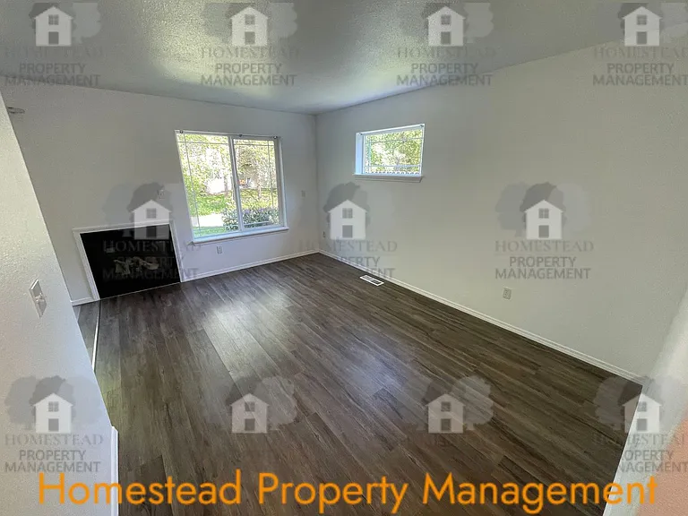 1408-1410 Falcon Loop — Photo 6