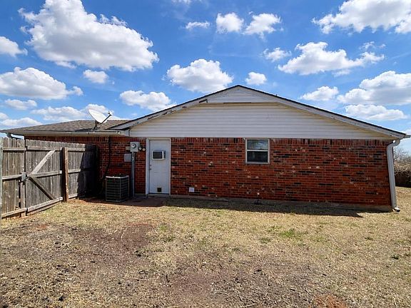 2nd image of 1016 SW 99th Pl