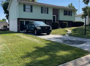 8 Marie Dr, Hanover, PA 17331