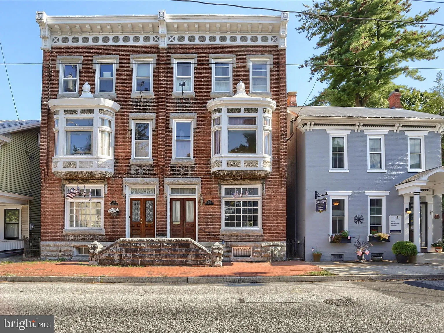219 W Main St photo 1