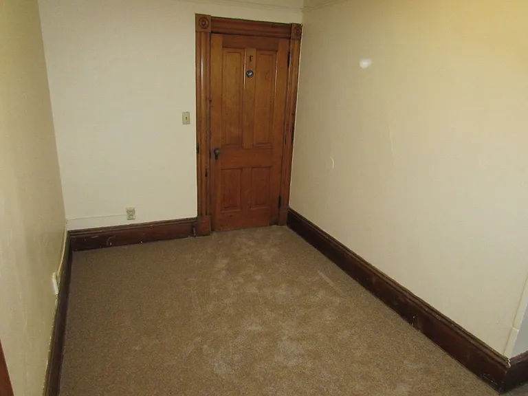 828-830 E Johnson St — Photo 30