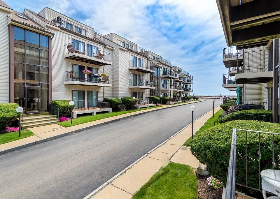 461 Ocean Blvd #6A