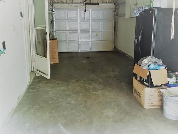 3rd image of 4913 Airport Blvd