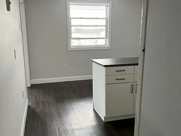 24 Fairview Ave — Photo 3