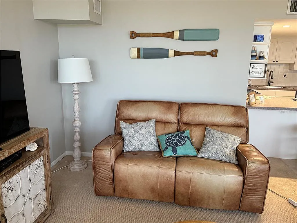 2 bed, 2.0 bath, 1200 sqft, $6,500 — Photo 3