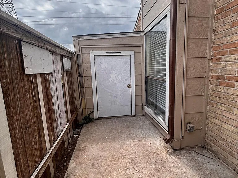 2110 Wilcrest Dr #123 — Photo 2