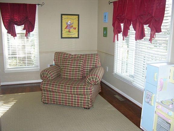 5th image of 168 Governors Ln NW