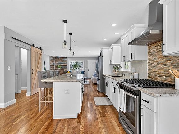 3rd image of 10 Mattakeesett Ave