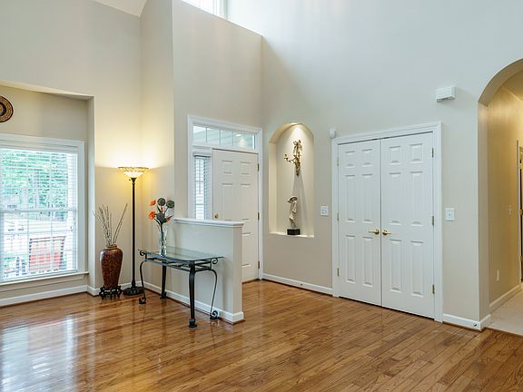 Two-story foyer