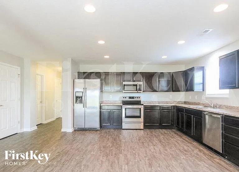 8154 Brookville Way — Photo 4