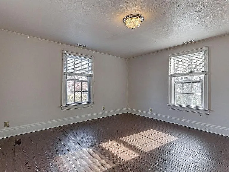 210 N Beech St — Photo 6