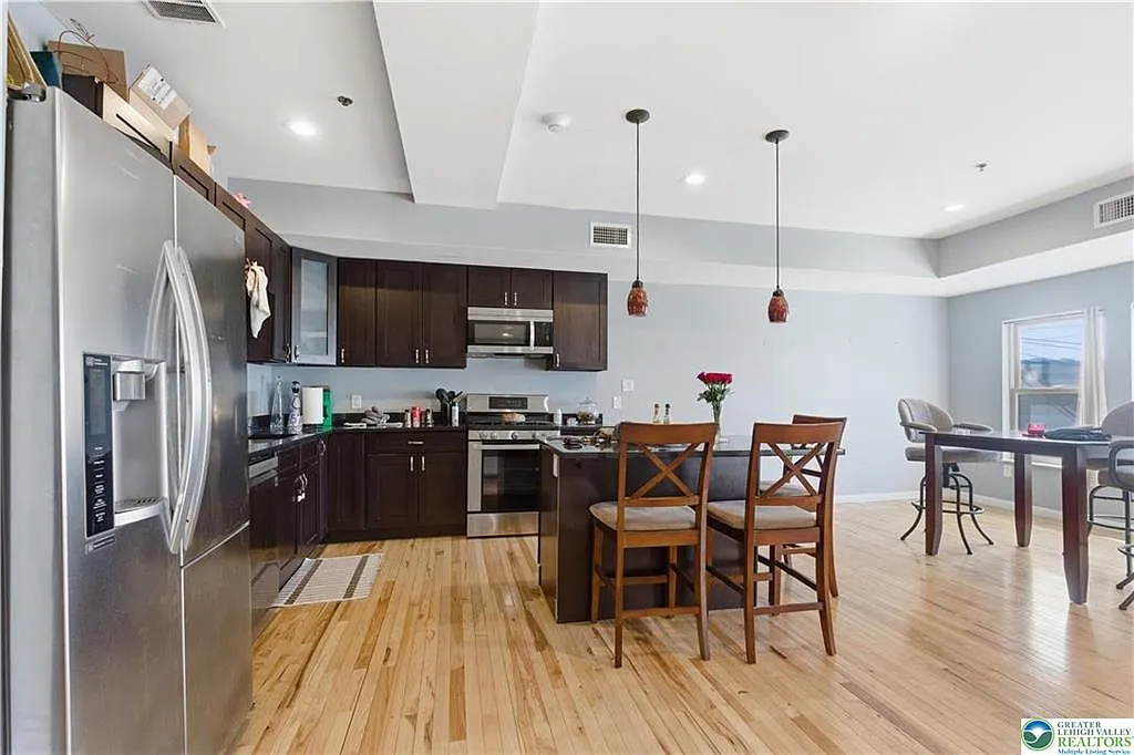 2 bed, 2.0 bath, 1500 sqft, $2,300 — Photo 4