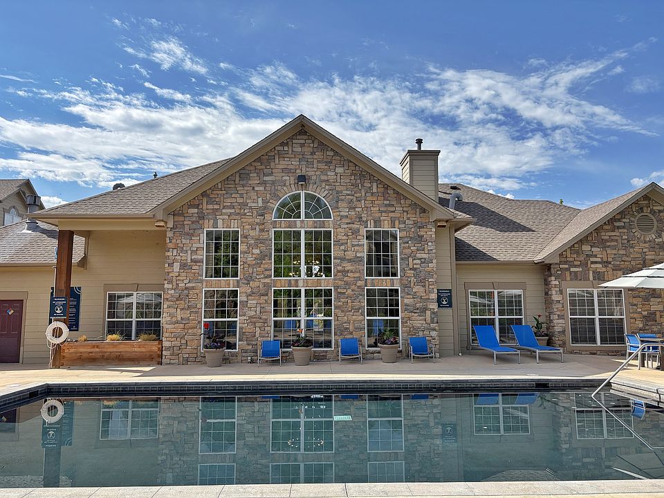 Pool and Clubhouse