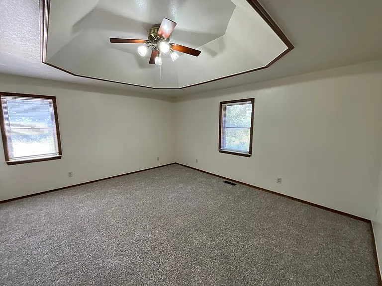 2750 N Midwest Blvd — Photo 11