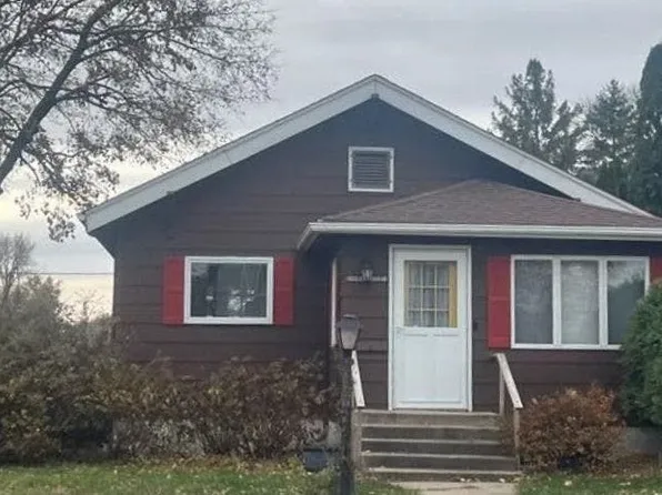 520 E 5th St, Redwood Falls, MN 56283