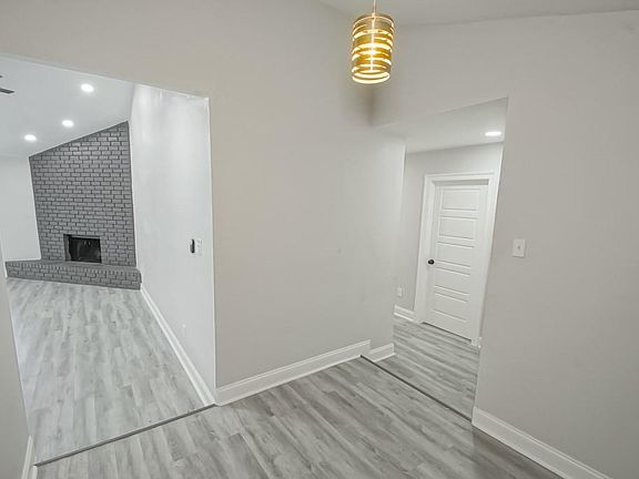 4th image of 7 Pinewood Ct