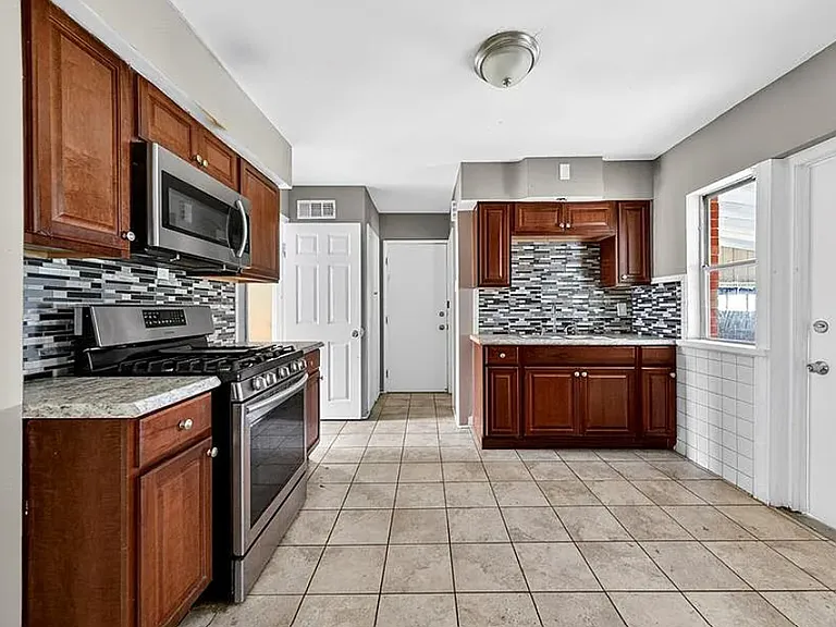 7245 Saint Andrews Pl — Photo 4