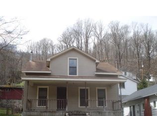 320 2nd Ave, West Logan, WV 25601