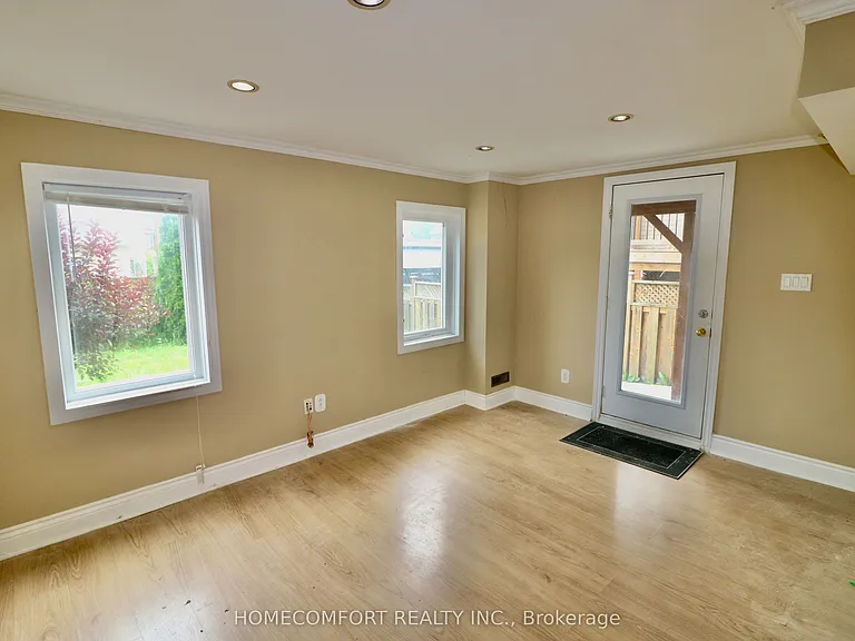 126 Gamble Glen Cres #LOWER — Photo 26