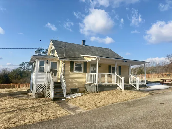 394 W Wind Rd, Fincastle, VA 24090