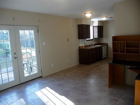 4th image of 206 Brigadoon Ln