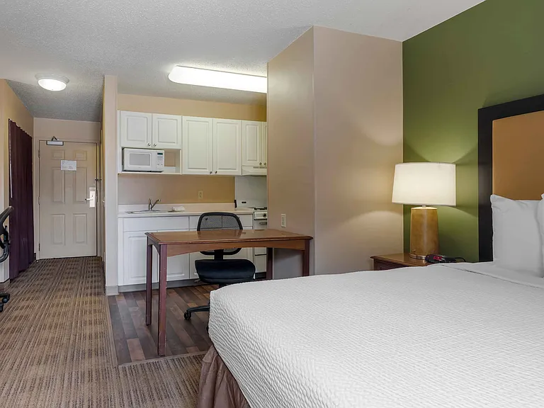 Studio Suite - 1 Queen Bed