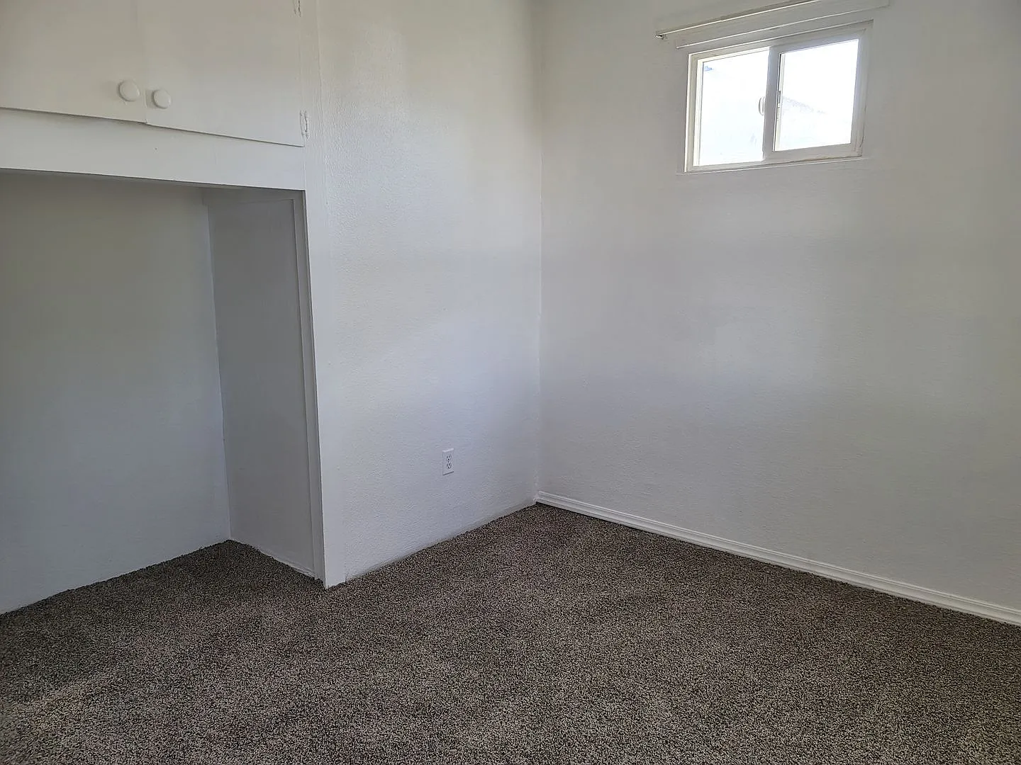 503 E 2nd/Van Lennen — Photo 3
