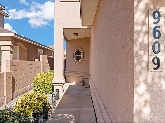 4th image of 9609 Entrada Vista Ave NW