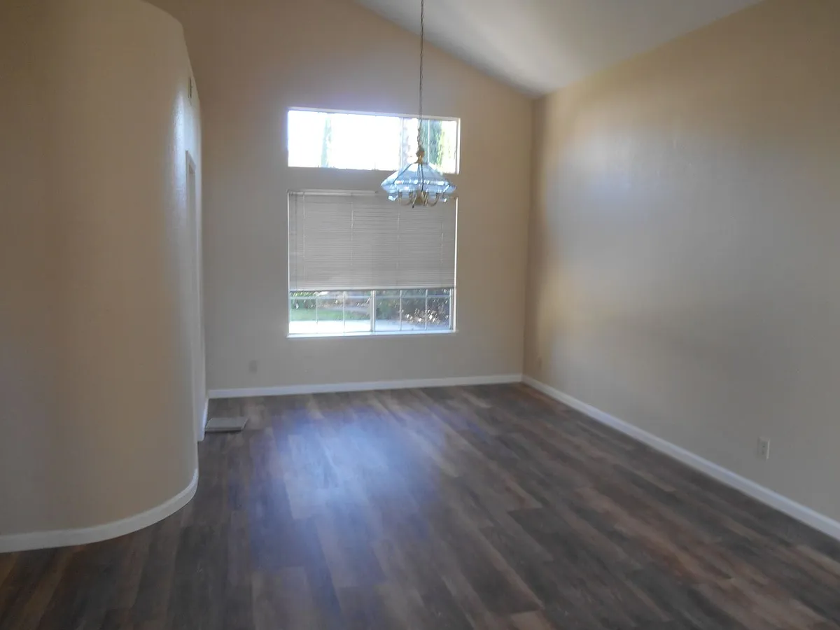 Building Photo - 1187 Notre Dame Cir