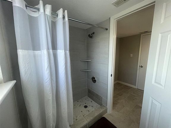 4th image of 1029 Country Place Dr