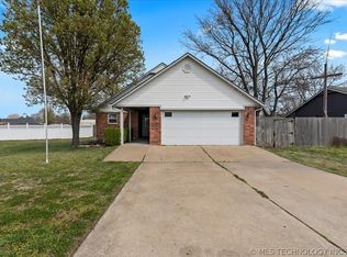21411 E 36th St S, Broken Arrow, OK 74014