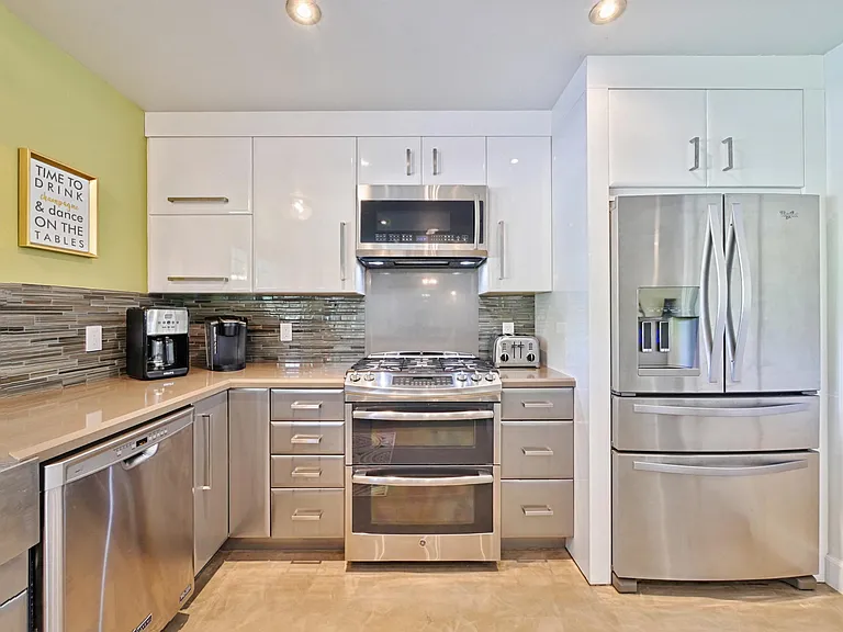 72248 Desert Dr — Photo 10