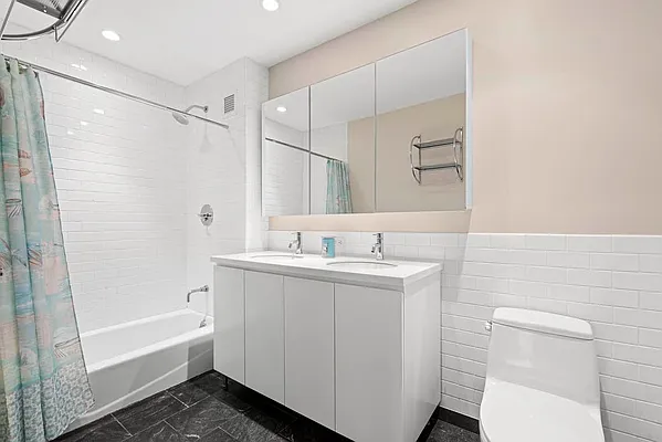 Sold by Nest Seekers International | media 16