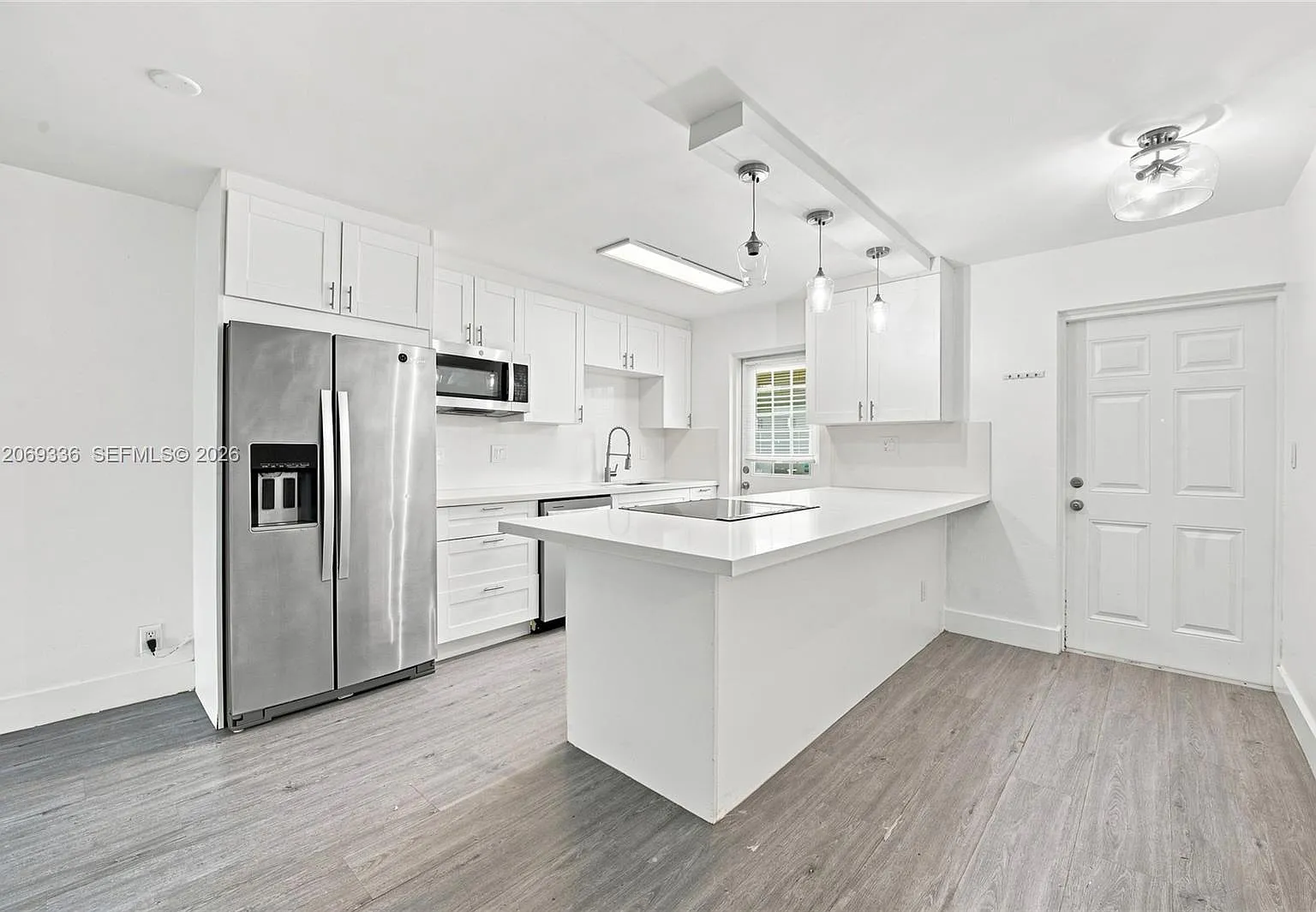 River House Gardens Condo — Photo 2