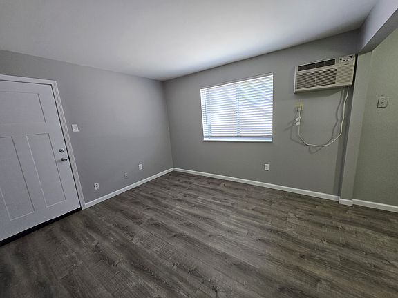3rd image of 2625 S Big Bend Blvd Unit 8