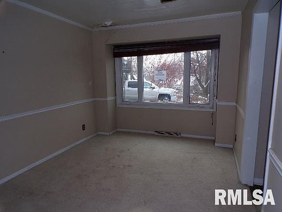 5th image of 2514 E Locust St
