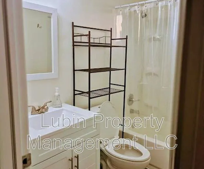 1711 Pendleton St #10 — Photo 7