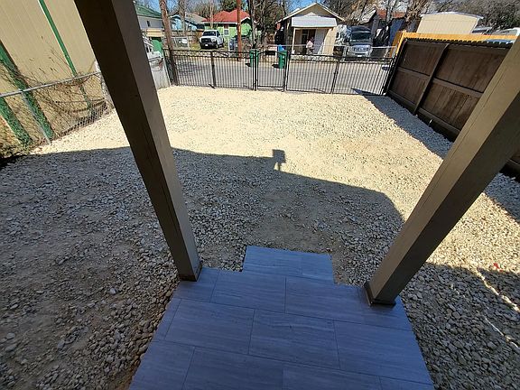 4th image of 134 Albert St #3