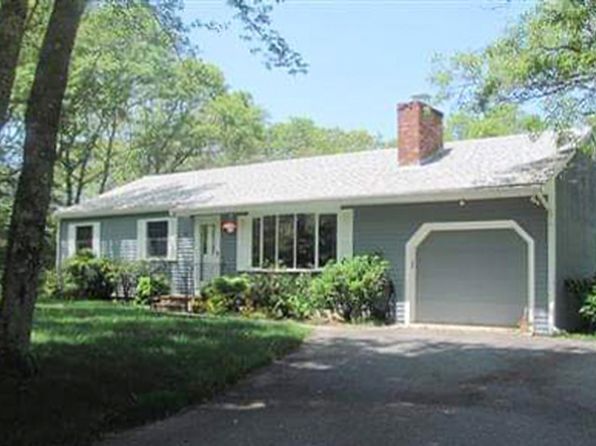 98 Pebble Ln