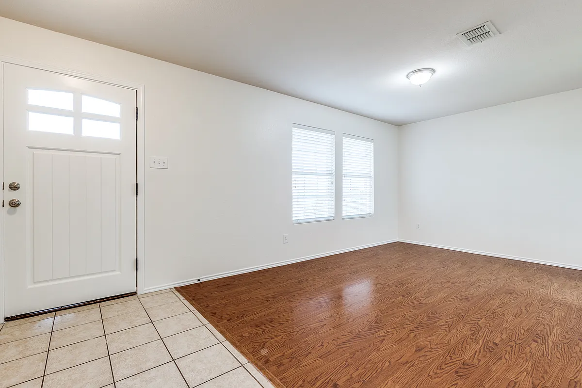 Building Photo - 1337 Red River Ln