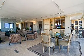 Living area :: 1333 Jones St., #505