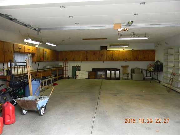 4th image of 300 Pleasant Ave