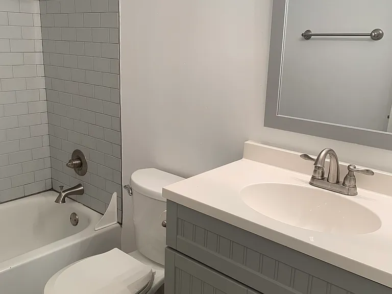 327 E Midway St — Photo 1