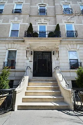 Sold by Brooklyn Bridge | media 24