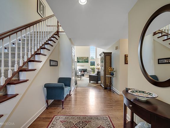 3rd image of 19 Ashford Ct