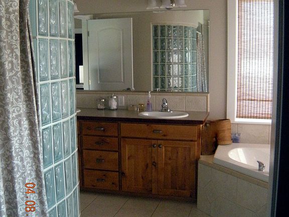 master bath w/large shower (2 shower heads)