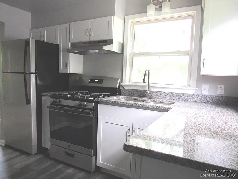 276 Devonshire St — Photo 4