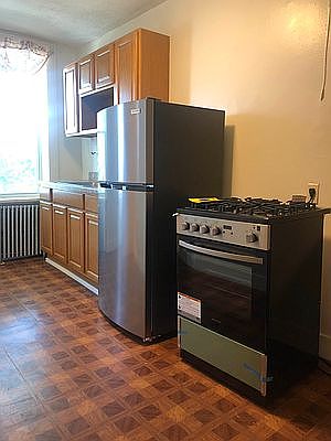 3rd image of 146 Manhattan Ave #4R
